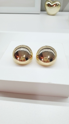 Brinco MEIA BOLA GOLD Abaulada, banho ouro 18K. - comprar online