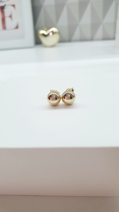 Brinco de BOLINHA 8 mm, banho ouro 18K.