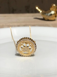 Colar com mandala Pet Lover, com patinha cravejada, banhado em ouro 18k.