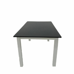 mesa de pino macizo tapa de color negro patas blancas de 160x90cm 
