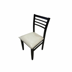 silla de pino pintado y lustrado color negro con asiento tapizado en eco cuero blanco antimancha