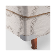Colchon y box resistente totalmente matelasseado en tela jackard antialergica con patas de madera de rosca universal 
