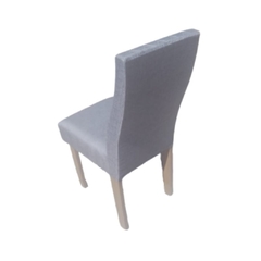 silla comedor tapizada en pana matelaseada con tratamiento anti manchas e anti desgarrro color gris con estructura reforzada construida en melamina