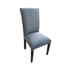 silla tapizada en tela con estructura de pino de buena calidad y durabilidad