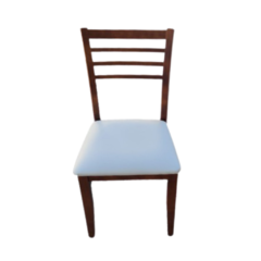 silla firme y resistente construida en pino pintado y lustrado color miel con asiento en eco cuero blanco anti manchas 