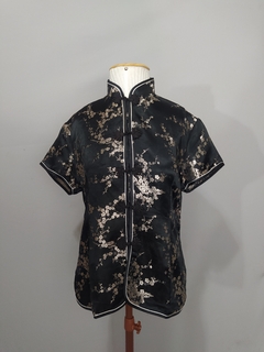 Camisa oriental em tecido acetinado floral (M) na internet