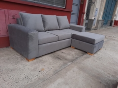 Sofa 2,20x0,90 y puff 70x80.