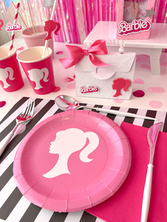 SET DE DESCARTABLES BARBIE x6