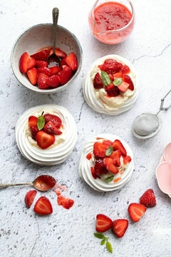 Mini pavlovas x 12