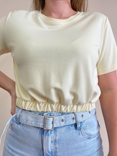 Blusa decote redondo com elástico na frente Rosana - comprar online