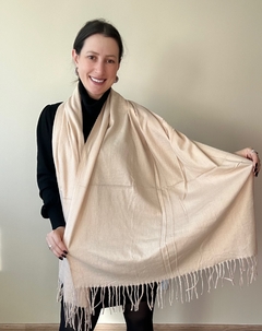 Pashmina lisa com toque de lã nude - comprar online