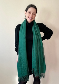 Pashmina lisa com toque de lã verde na internet