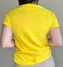 Camiseta de algodão amarela Pauline na internet