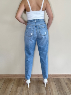 Calça mom jeans com brilho Kelly na internet