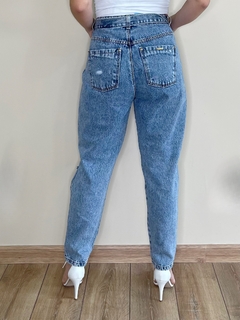 Calça mom jeans com cinto Giovanna na internet