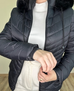 PARKA puffer curta com capuz removível preta - comprar online