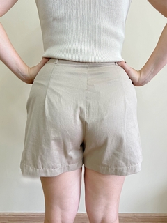Shorts de alfaiataria evasê Lúcia - comprar online