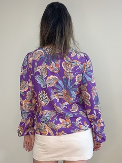 Blusa de manga longa e decote v estampada Tania - comprar online