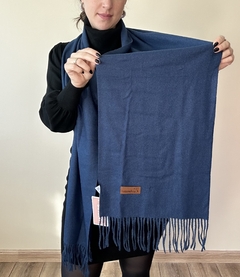 Pashmina lisa com toque de lã azul marinho - comprar online