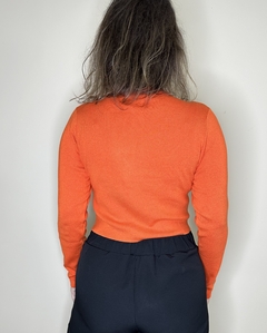 Blusa básica cropped de tricô laranja na internet