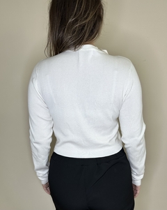 Blusa básica cropped de tricô off white - comprar online