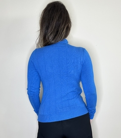 Blusa básica de tricot canelado azul na internet