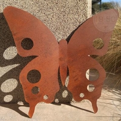Mariposa agujereada oxidada.