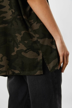 REMERA ONE SIZE CAMO [JOHN L.COOK] - tienda online