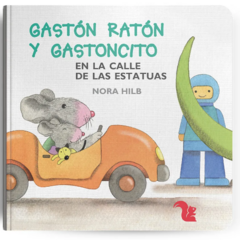 Gastón Ratón y Gastoncito en la calle de las estatuas