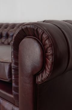 Sofa Chesterfield de cuero - comprar online