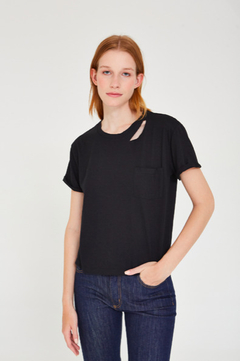 REMERA HOLE- NEGRO (OI22405A)