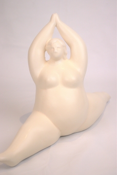 escultura feminina yoga na internet