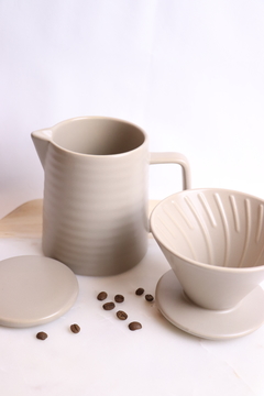 bule de café com coador cerâmica bege nude 500ml - Les Marie