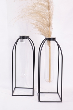 vaso com suporte vidro e ferro preto moderno