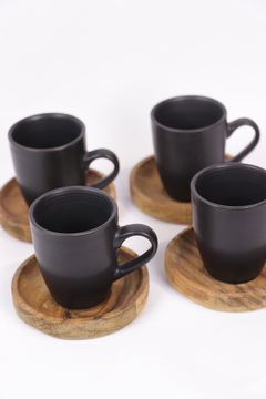 conjunto 4 xícaras cafézinho com pires madeira.