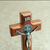 Cruz de Madeira para Decoração com Suporte (11cm x 5,5cm) - loja online