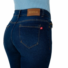 Imagem do Calça Feminina Jeans escuro com zíper no bolso Revanche