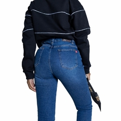 Calça Jeans Fit Feminina Com Barra A Fio Revanche - loja online