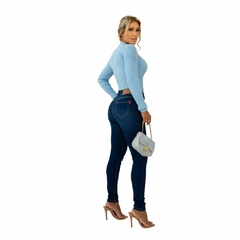 Calça Feminina Jeans escuro com zíper no bolso Revanche - comprar online