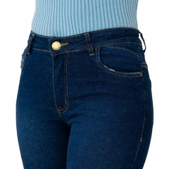 Calça Feminina Jeans escuro com zíper no bolso Revanche na internet
