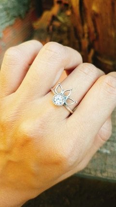 anel meia flor com pedra de zirconia