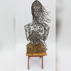 Amor solitário, escultura abstrata em metal