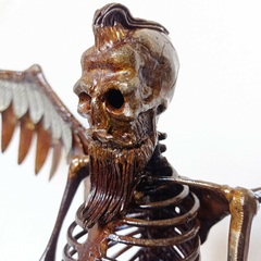 Angélico, escultura de anjo em metal, em forma de esqueleto na internet