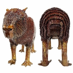 Escultura realista de uma capivara em metal, aço enferrujado - comprar online