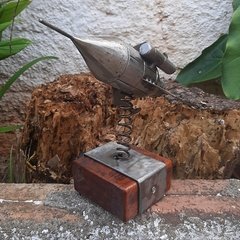 Escultura de foguete em metal - Constantino - decoração de bancada