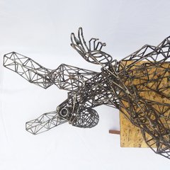 Amor solitário, escultura abstrata em metal