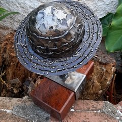 Escultura do planeta Saturno em metal - decoração de bancada - loja online