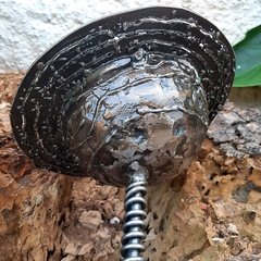 Escultura do planeta Saturno em metal - decoração de bancada