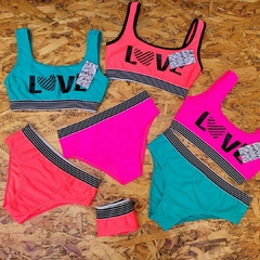 BIKINI TEENS CON ELASTICO ANCHO RAYADO ESTAMPA LOVE LINEA VIENTOS Y OLAS ART. 6401 TALLES SURTIDOS S - M - L - XL (X DOCENA)