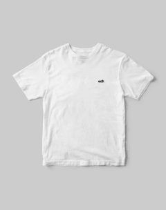 Camiseta "Coleção básicas M2 (Bordado)" - comprar online